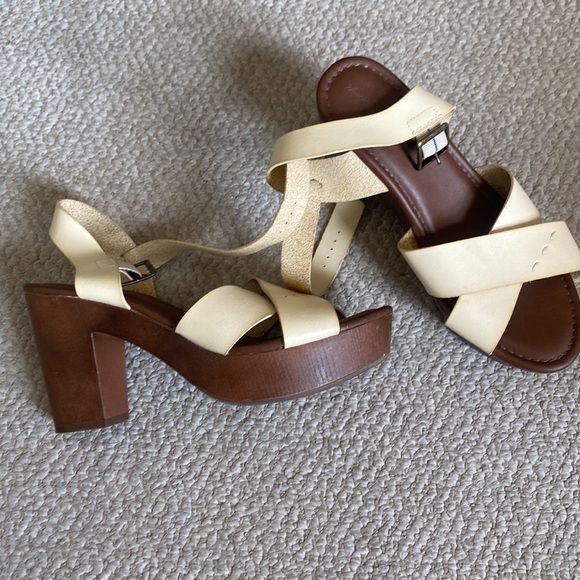 Universal Thread platform sandals - Picture 4 of 4